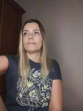 KrissSexi online show from 11-19-25, 05:40