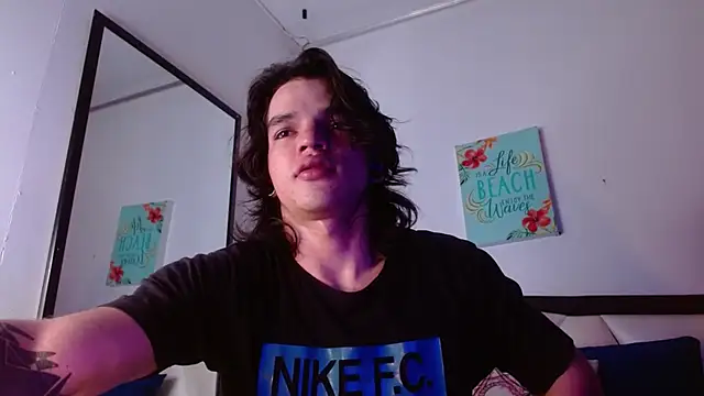 Snapshot of AlbertBernal69 chatting on 09-12-25, 02:01 AlbertBernal69 online show from 09-12-25, 02:01