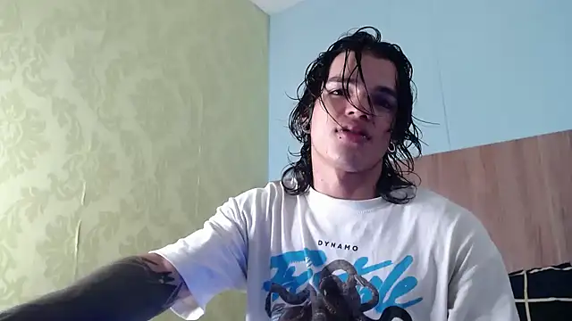 Snapshot of AlbertBernal69 chatting on 10-05-25, 03:41 AlbertBernal69 online show from 10-05-25, 03:41