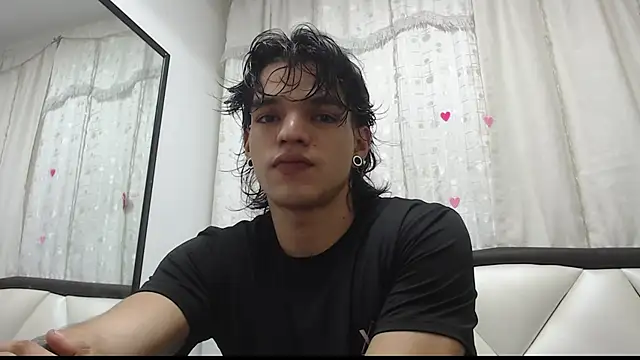 Snapshot of AlbertBernal69 chatting on 03-17-25, 07:35 AlbertBernal69 online show from 03-17-25, 07:35