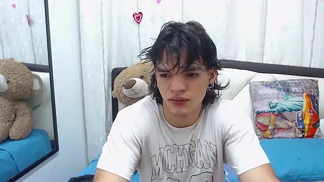 Snapshot of AlbertBernal69 chatting on 03-14-25, 03:26 AlbertBernal69 online show from 03-14-25, 03:26