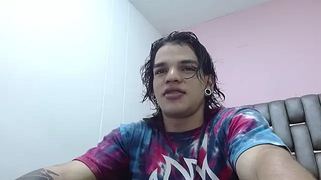 Snapshot of AlbertBernal69 chatting on 09-23-25, 03:13 AlbertBernal69 online show from 09-23-25, 03:13