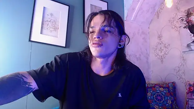 Snapshot of AlbertBernal69 chatting on 10-17-25, 03:32 AlbertBernal69 online show from 10-17-25, 03:32