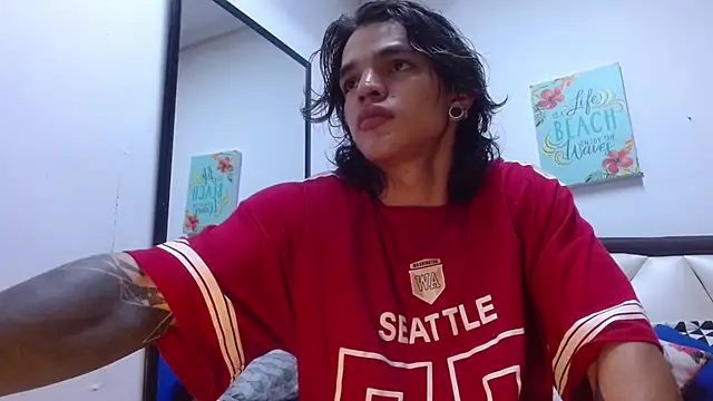 Snapshot of AlbertBernal69 chatting on 09-15-25, 03:29 AlbertBernal69 online show from 09-15-25, 03:29