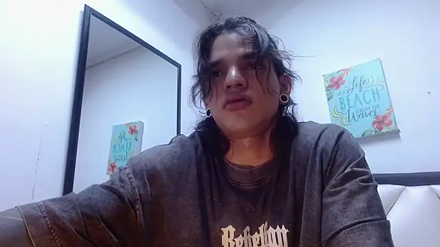 Snapshot of AlbertBernal69 chatting on 09-16-25, 03:40 AlbertBernal69 online show from 09-16-25, 03:40