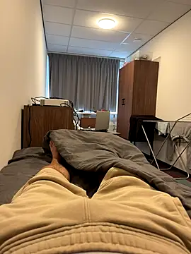 Snapshot of mihaixxx1 chatting on 09-27-25, 01:50 mihaixxx1 online show from 09-27-25, 01:50