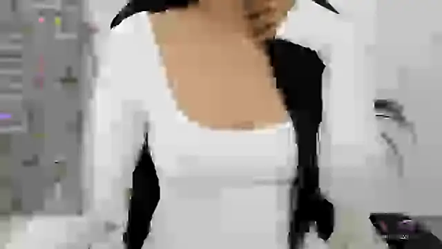 Snapshot of Sweet_Riya chatting on 03-04-25, 06:47 Sweet Riya online show from 03-04-25, 06:47