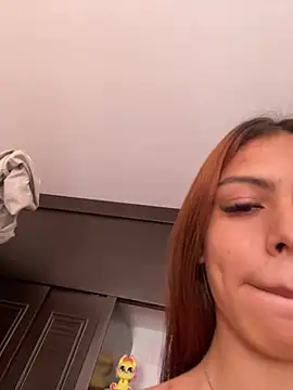 Snapshot of caroldirty chatting on 01-07-25, 05:31 caroldirty online show from 01-07-25, 05:31