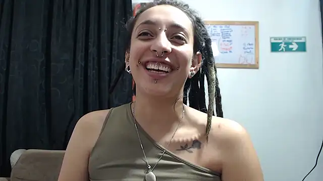 Snapshot of ORIANNA_BODMOD chatting on 05-20-26, 06:21 ORIANNA BODMOD online show from 05-20-26, 06:21