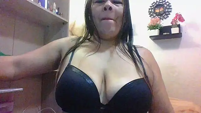 ChiaraFioree online show from 10-09-25, 09:15