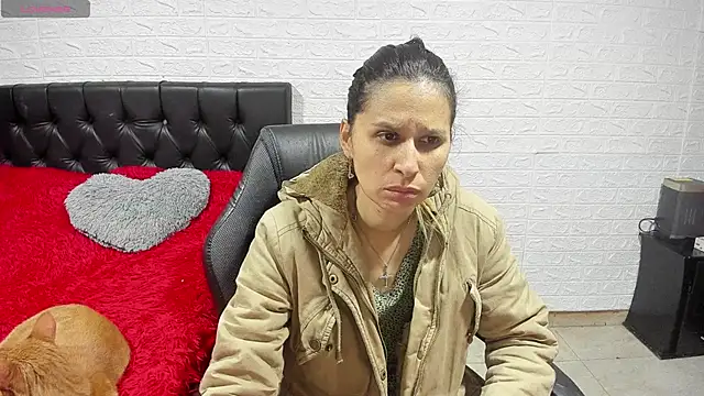Snapshot of lauren_ashlee chatting on 12-16-24, 05:33 lauren ashlee online show from 12-16-24, 05:33
