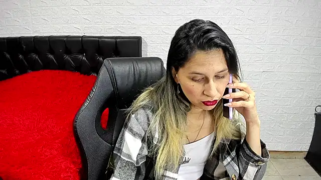 Snapshot of lauren_ashlee chatting on 12-02-24, 03:20 lauren ashlee online show from 12-02-24, 03:20