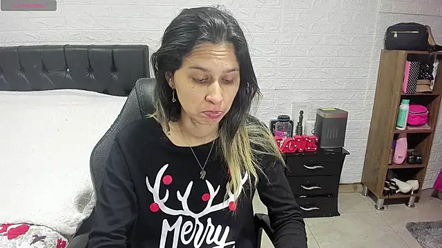 Snapshot of lauren_ashlee chatting on 12-31-24, 01:19 lauren ashlee online show from 12-31-24, 01:19