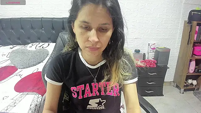 Snapshot of lauren_ashlee chatting on 01-06-25, 02:25 lauren ashlee online show from 01-06-25, 02:25