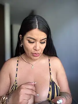 Insane Issa online show from 11-22-25, 04:17