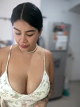 Snapshot of Insane_Issa chatting on 06-15-26, 02:28 Insane Issa online show from 06-15-26, 02:28