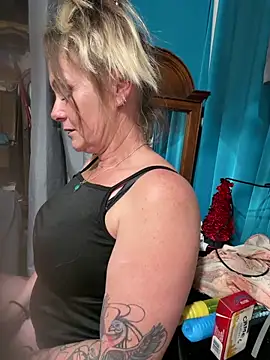 SummerBlueMoon online show from 03-23-26, 07:41