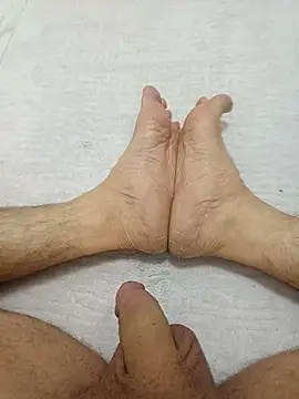 Hardapple01 online show from 10-19-25, 07:22