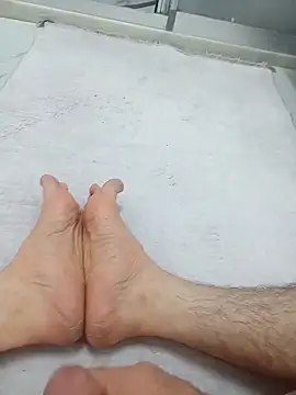 Hardapple01 online show from 04-18-26, 09:37