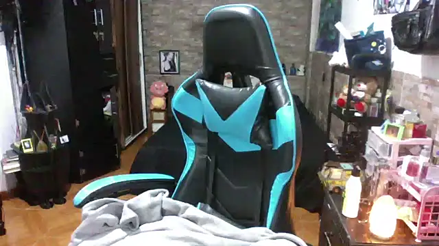 AngelaQueen  online show from 04-17-26, 06:00