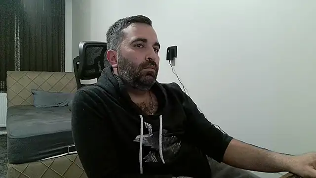 Snapshot of tgltplsr chatting on 01-18-26, 10:35 tgltplsr online show from 01-18-26, 10:35