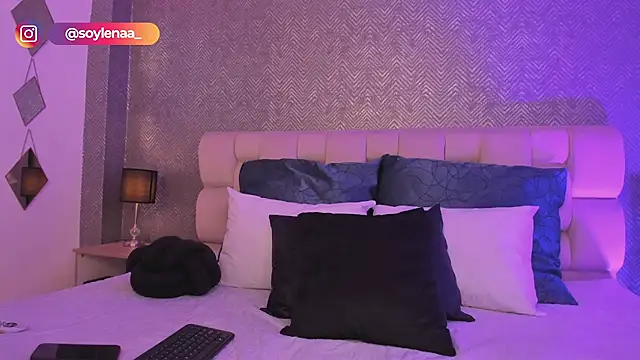 Snapshot of lena_banks chatting on 09-11-25, 10:43 lena banks online show from 09-11-25, 10:43