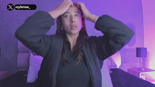 Snapshot of lena_banks chatting on 10-10-25, 10:43 lena banks online show from 10-10-25, 10:43