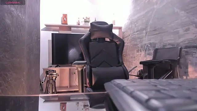 LunaBaker-1 online show from 11-28-25, 08:09