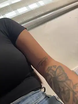 LunaBaker-1 online show from 11-17-25, 08:35