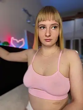 Snapshot of evaran_ chatting on 10-21-25, 04:28 evaran online show from 10-21-25, 04:28