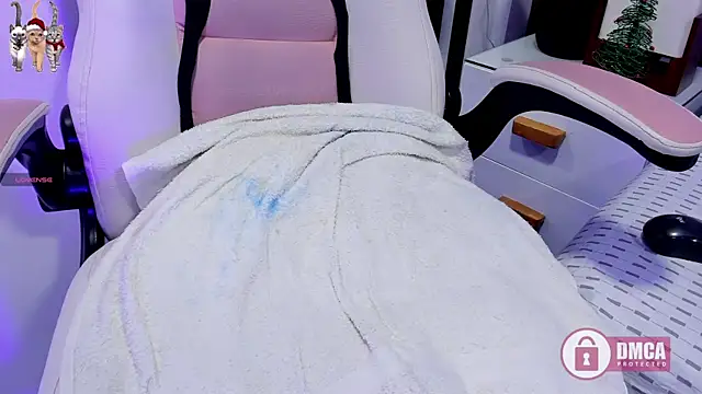 ana gadot online show from 12-17-25, 12:54