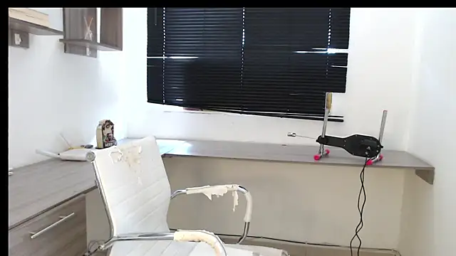 MIYESSI online show from 09-08-25, 04:39