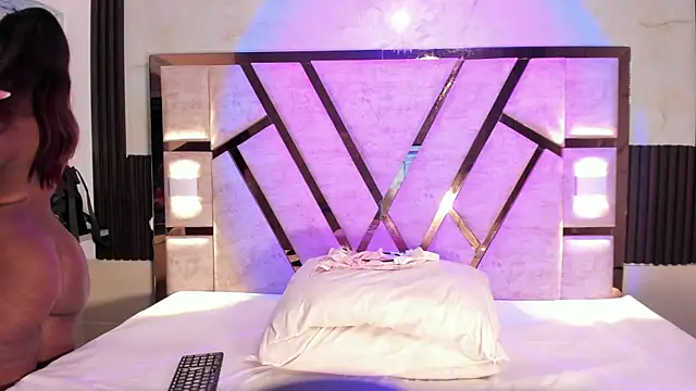 Athenea Mills online show from 03-31-26, 06:54