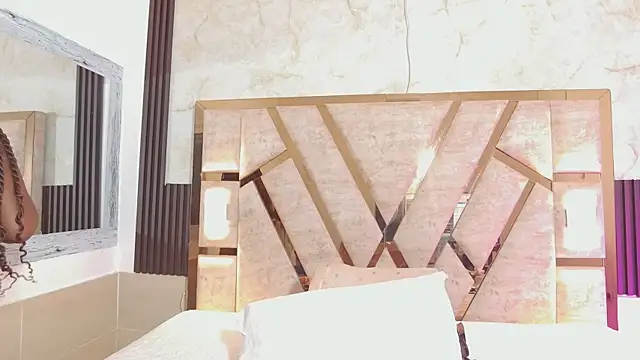 Athenea Mills online show from 10-04-25, 06:42