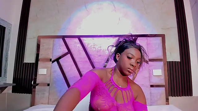 Athenea Mills online show from 12-22-25, 06:52