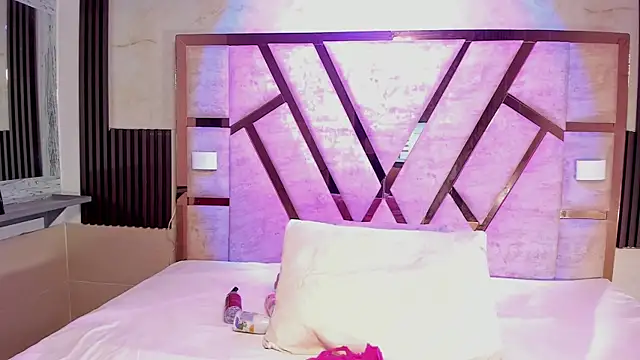 Athenea Mills online show from 12-05-25, 06:50