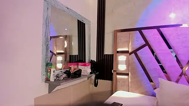 Athenea Mills online show from 03-12-26, 07:07