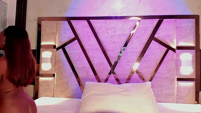 Athenea Mills online show from 03-19-26, 06:52