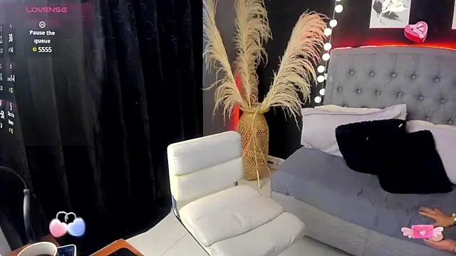 Isabella lt online show from 03-10-25, 11:23