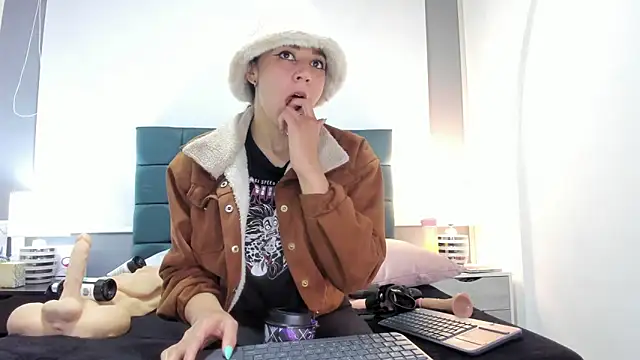 charlott lens online show from 10-16-25, 06:38