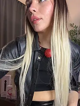 Snapshot of KittyKatyDream chatting on 03-02-25, 12:42 KittyKatyDream online show from 03-02-25, 12:42