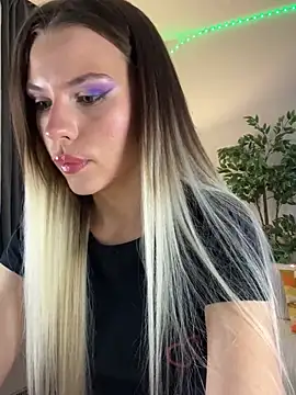 Snapshot of KittyKatyDream chatting on 02-10-25, 06:13 KittyKatyDream online show from 02-10-25, 06:13