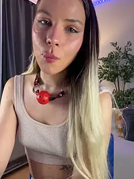 Snapshot of KittyKatyDream chatting on 01-18-25, 04:53 KittyKatyDream online show from 01-18-25, 04:53