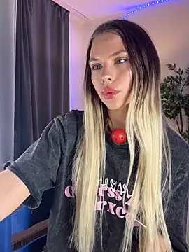 Snapshot of KittyKatyDream chatting on 02-07-25, 09:37 KittyKatyDream online show from 02-07-25, 09:37