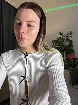 Snapshot of KittyKatyDream chatting on 02-14-25, 06:19 KittyKatyDream online show from 02-14-25, 06:19