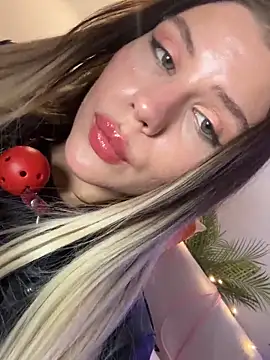 Snapshot of KittyKatyDream chatting on 03-06-25, 12:10 KittyKatyDream online show from 03-06-25, 12:10