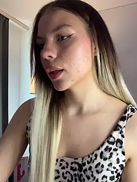 Snapshot of KittyKatyDream chatting on 03-13-25, 01:29 KittyKatyDream online show from 03-13-25, 01:29