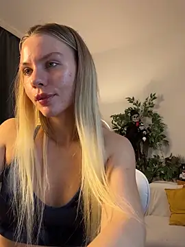 Snapshot of KittyKatyDream chatting on 10-31-25, 11:22 KittyKatyDream online show from 10-31-25, 11:22