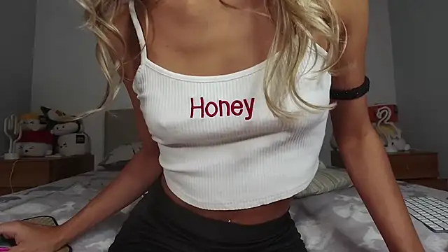 Chiara 2002 online show from 09-28-25, 10:39