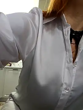 Snapshot of LybovNTV chatting on 02-25-26, 01:39 LybovNTV online show from 02-25-26, 01:39